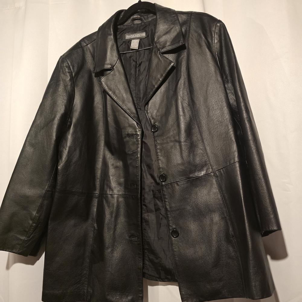 Elegant Black Leather Jacket for Women